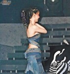 身材不俗的G.E.M.「托胸」演出，更有睇頭
