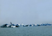 中國海軍出動10艘022隱身導彈艇海上練編隊機動