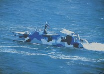 中國海軍出動10艘022隱身導彈艇海上練編隊機動