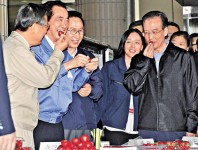 溫家寶訪福島探災民