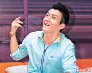 霆鋒發律師信逼栢芝分居