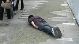 成都「仆街男」一夜成名