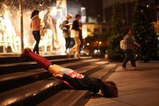 成都「仆街男」一夜成名