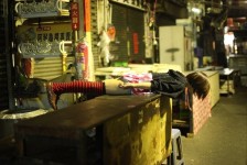 成都「仆街男」一夜成名