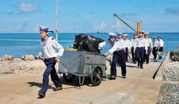 美驅逐艦進南海　向華示威
