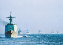 中國海巡船出航南海　菲遣驅逐艦出迎
