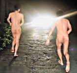 大學畢業生裸跑作紀念