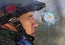 南韓兵開火 99槍轟客機
