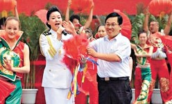 強攬宋祖英　鄉官遭免職
