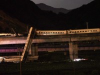 溫州動車出軌墜橋百死傷