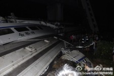 溫州動車出軌墜橋百死傷