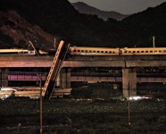 溫州雷擊高速列車 32死 171傷