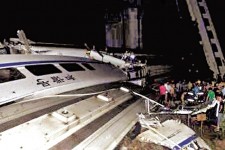 溫州雷擊高速列車 32死 171傷