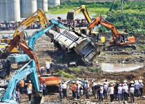 鋸殘骸推入坑　「掩埋出事證據」