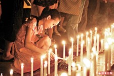 千人燭光悼念高呼「溫州加油」