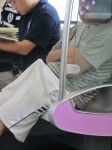 看看这峰高度！地铁里这男子梦到仓老师了？？
