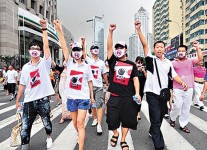 大連 8萬人抗議　毒工廠喊停