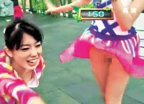 女主持走光　疑沒穿內褲