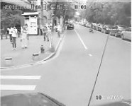 城管執法車被指撞倒兩歲男孩來回碾壓3次(圖)