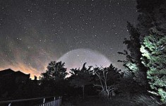 京滬現 UFO? 機師目擊球狀發光體