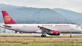 中東客機無油求急降　中國客機拒讓道