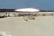 UFO墜毀　外星人雪地閒蕩