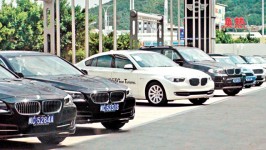 泉州直擊牛車集中營　寶馬平治泊滿街
