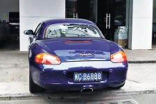 泉州直擊牛車集中營　寶馬平治泊滿街
