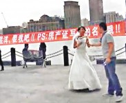 上海女求婚　男友心軟接受