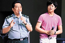 名歌唱家 15歲子無牌駕駛　前車煞停毆司機