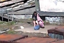 北極熊追噬　拋高女郎甩褲