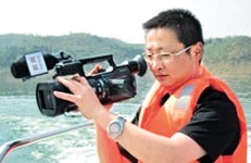 被捅十多刀調查坑渠油記者遇刺亡