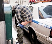 華爾街變垃圾崗 示威者向警車門大便