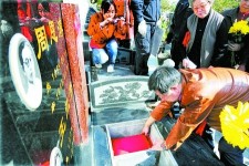 周恩来亲人隐居54年 靠小生意和打工维持生活