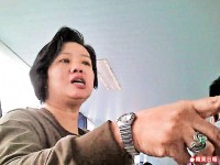 4S內地炒價狂冧 一萬跌至 5450元