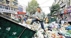 南京垃圾圍城  掃街工人大罷工