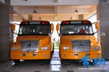 贵阳5辆"美式校车"只接老师上下班 不接学生(图)