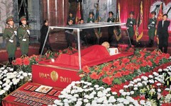 金正日遺體放玻璃棺