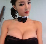 索女迫爆,睇見實噴血!!不過D血係白色