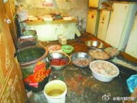 大连黑作坊用将鸭肉染色做成羊排