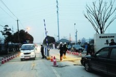 南京多名記者採訪鋼廠煤氣洩漏被打 負責人致歉