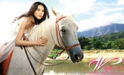 莫文蔚穿白紗騎白馬 唯美婚紗照曝光
