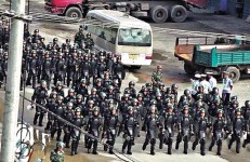 重慶示威未止　軍警出動拘人