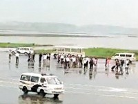 不滿航班延誤 惡客衝擊白雲機場停機坪