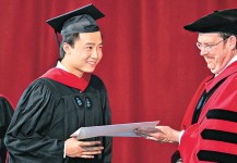 薄瓜瓜哈佛畢業　笑領證書