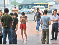唐山大地震餘震　巿民上街避難