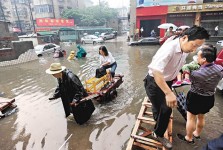 暴雨淹武漢「又到看海時」