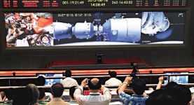 神九合體成功「兩室一廳」 三太空人入住天宮