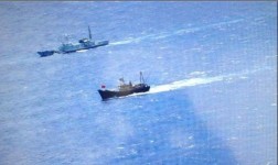 香港保钓人士携五星红旗成功登钓鱼岛宣誓主权