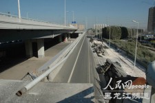哈尔滨建委:无法查到哪家单位负责事故桥梁